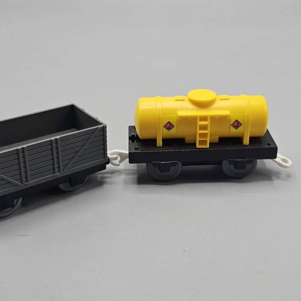 Vintage Thomas and Friends Trackmaster Fuel Cargo Car & Tanker Troublesome Truck